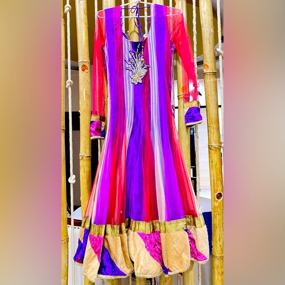 This Marriage season be extraordinary by wearing this beautiful fish cut dress. - Picture 2 of 3